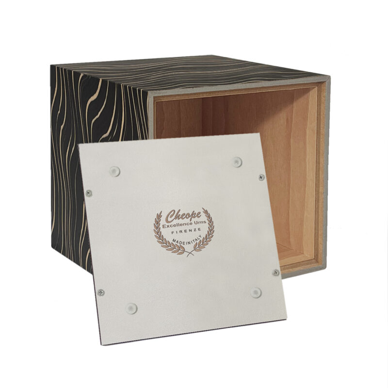 Urna cineraria Wawes in legno di alta decorazione, per la custodia delle ceneri da cremazione, di grande versatilità di ambientazione per onorare la memoria del proprio caro in modo elegante e per tenerlo sempre insieme a noi in un contesto di armonia e discrezione